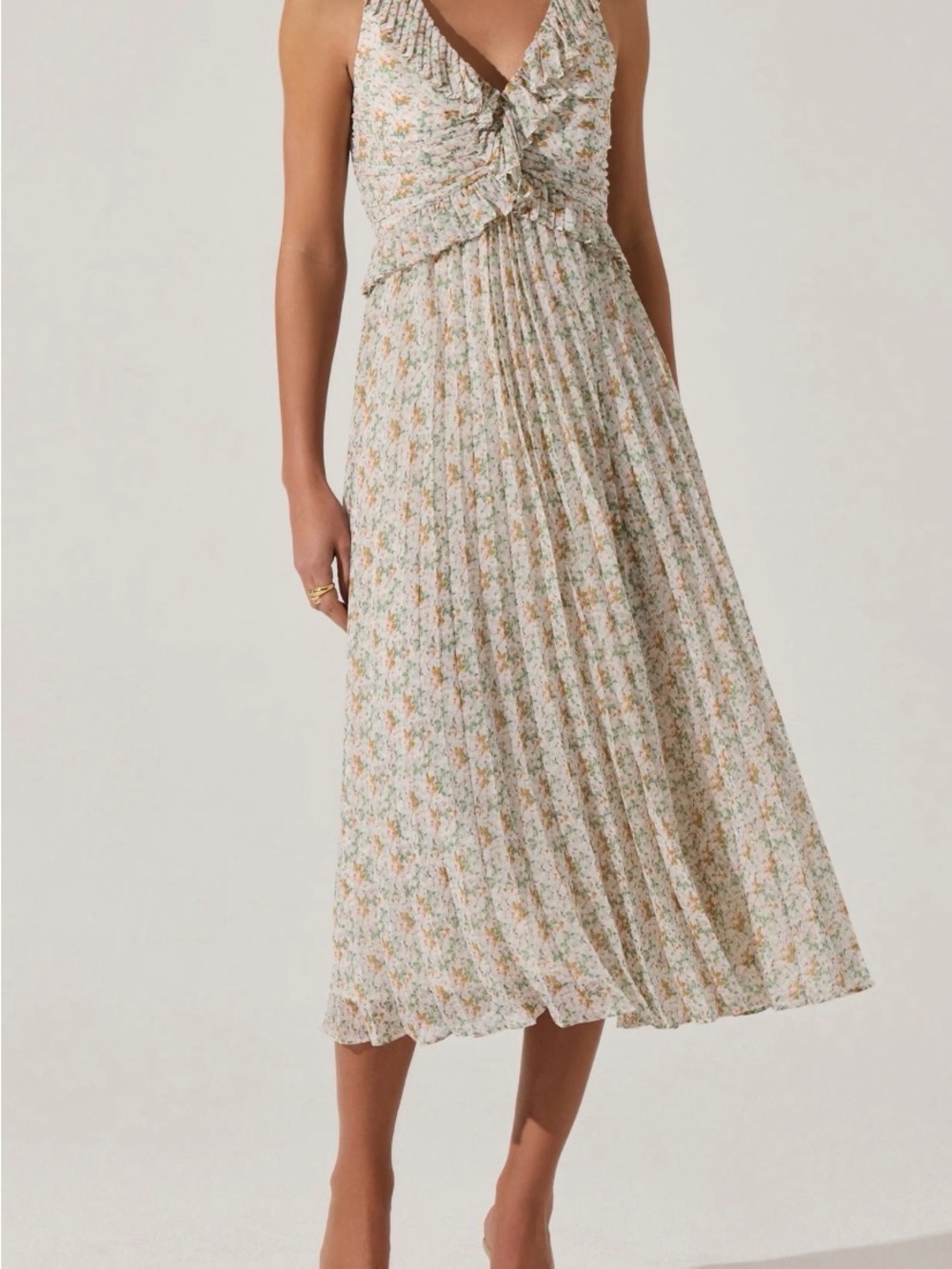 L • Astr the label Floral Pleated Midi Dress Garden Party